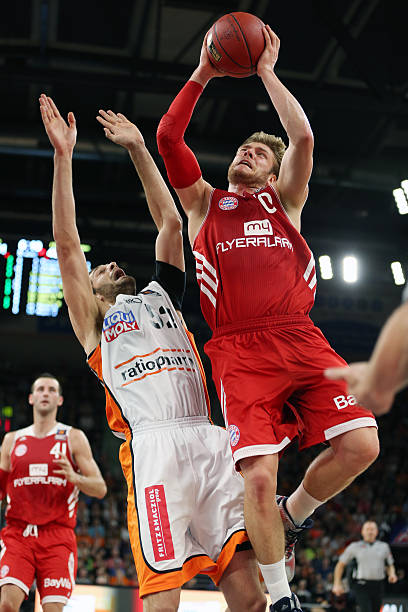 赛中更显侵 赛中更显侵