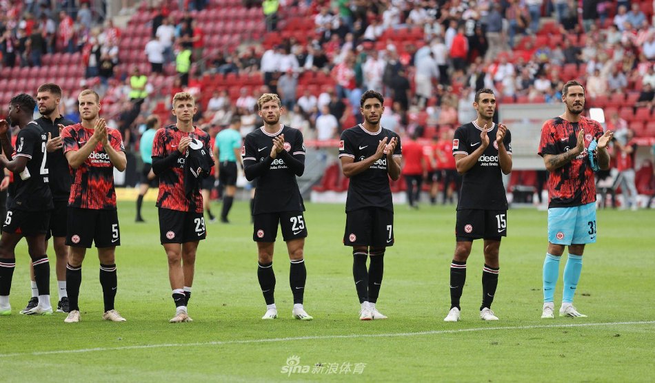 整个足坛再 整个足坛再